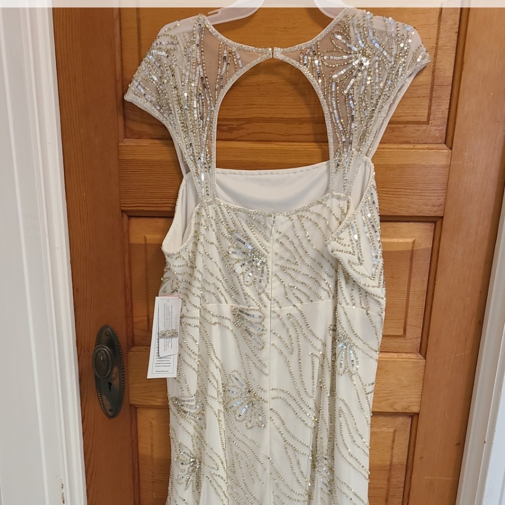 Formal gown - Picture 2 of 3